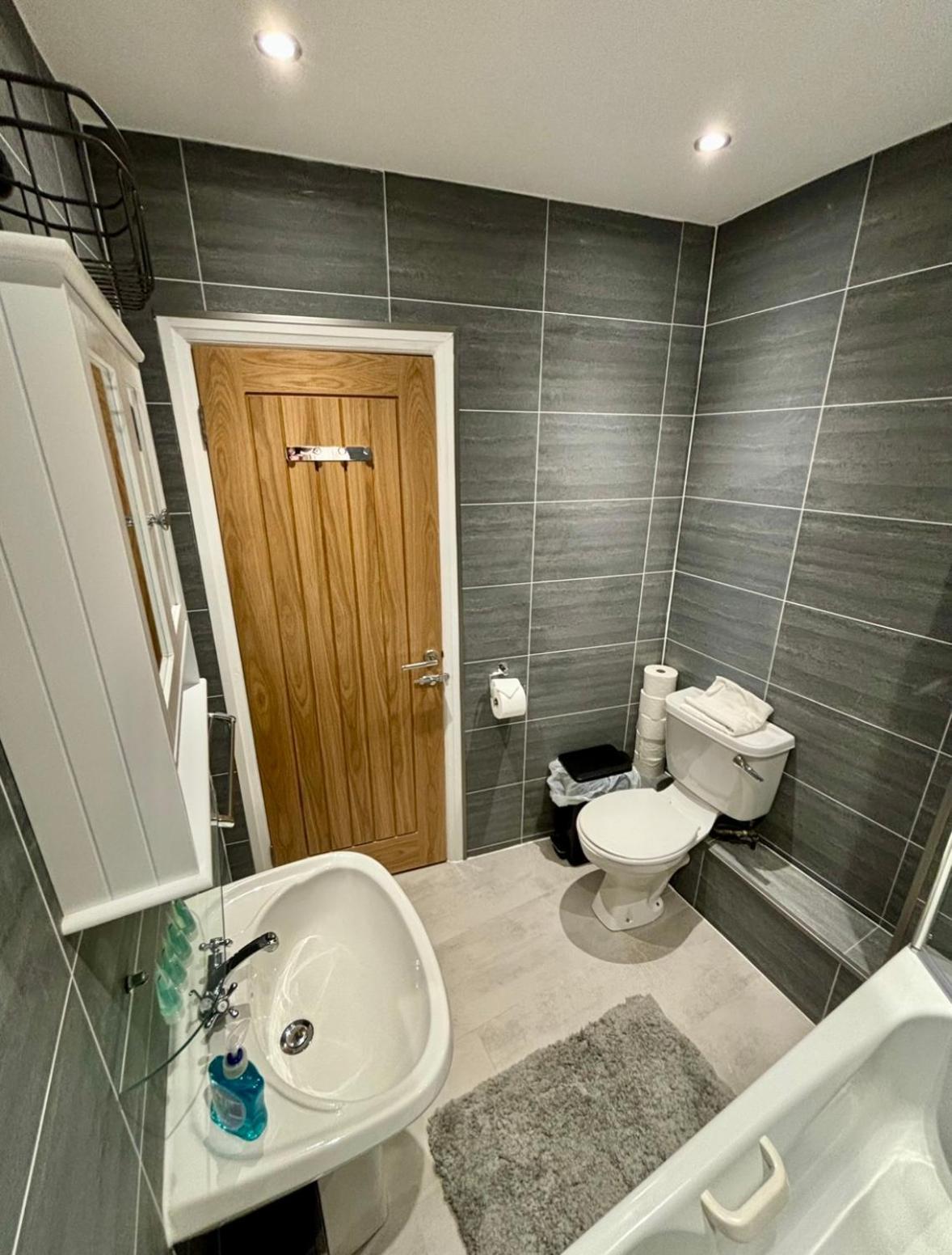 Sunshine On Leith. The River View Apartment! Эдинбург Номер фото